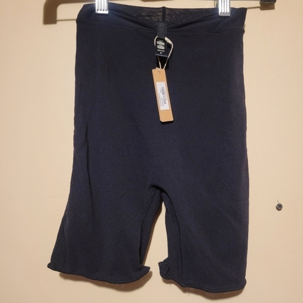 NEW WITH TAGS SKIMS size small .